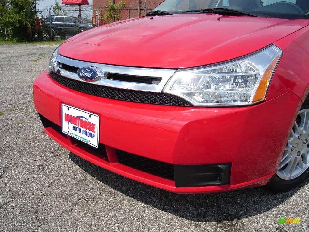 2008 Focus SE Sedan - Vermillion Red / Charcoal Black photo #9