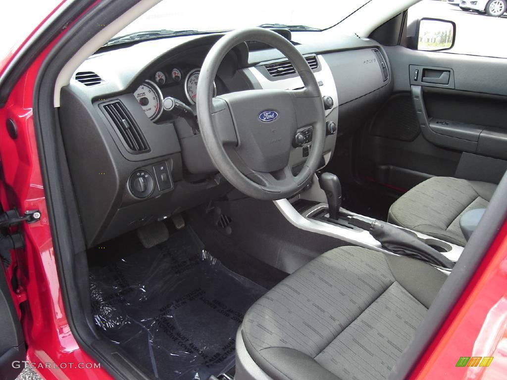 2008 Focus SE Sedan - Vermillion Red / Charcoal Black photo #24