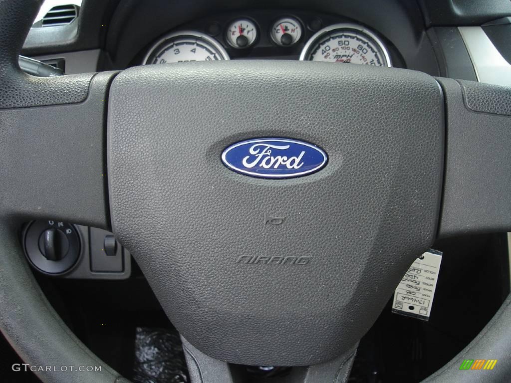2008 Focus SE Sedan - Vermillion Red / Charcoal Black photo #27