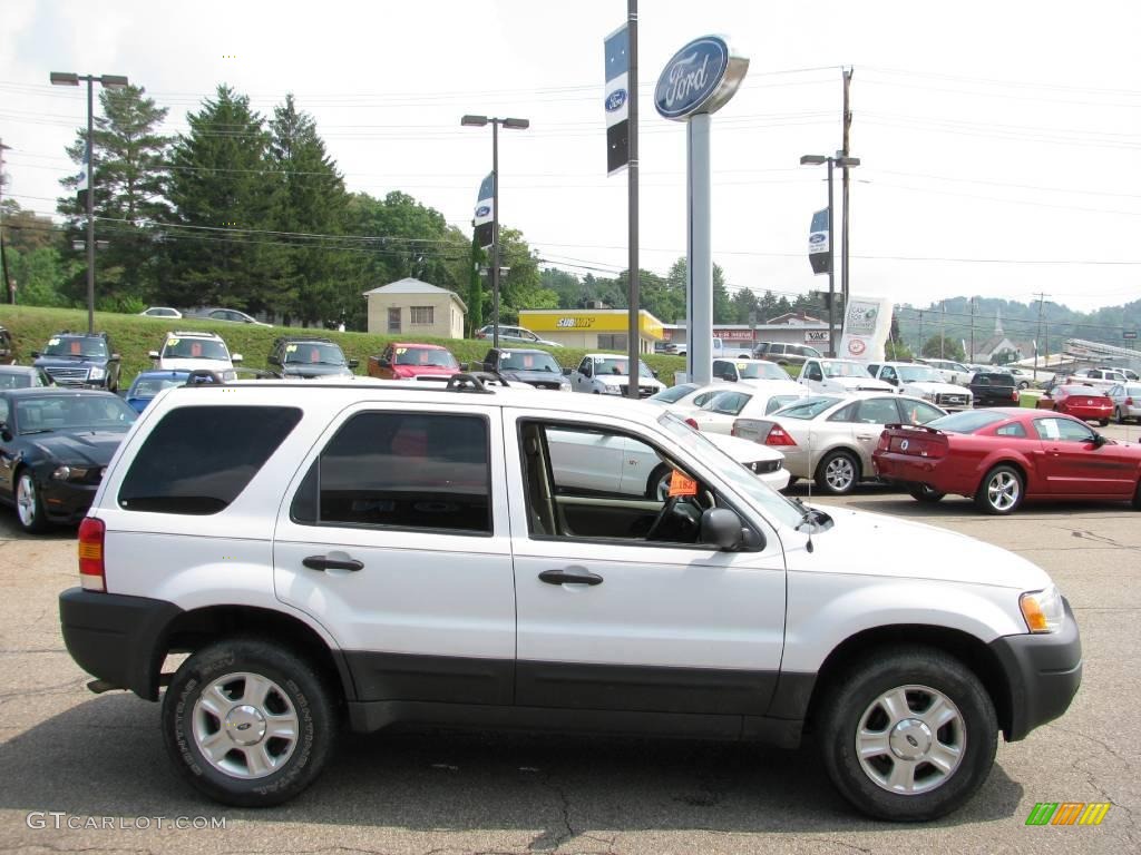 2004 Escape XLT V6 4WD - Oxford White / Medium/Dark Pebble photo #4