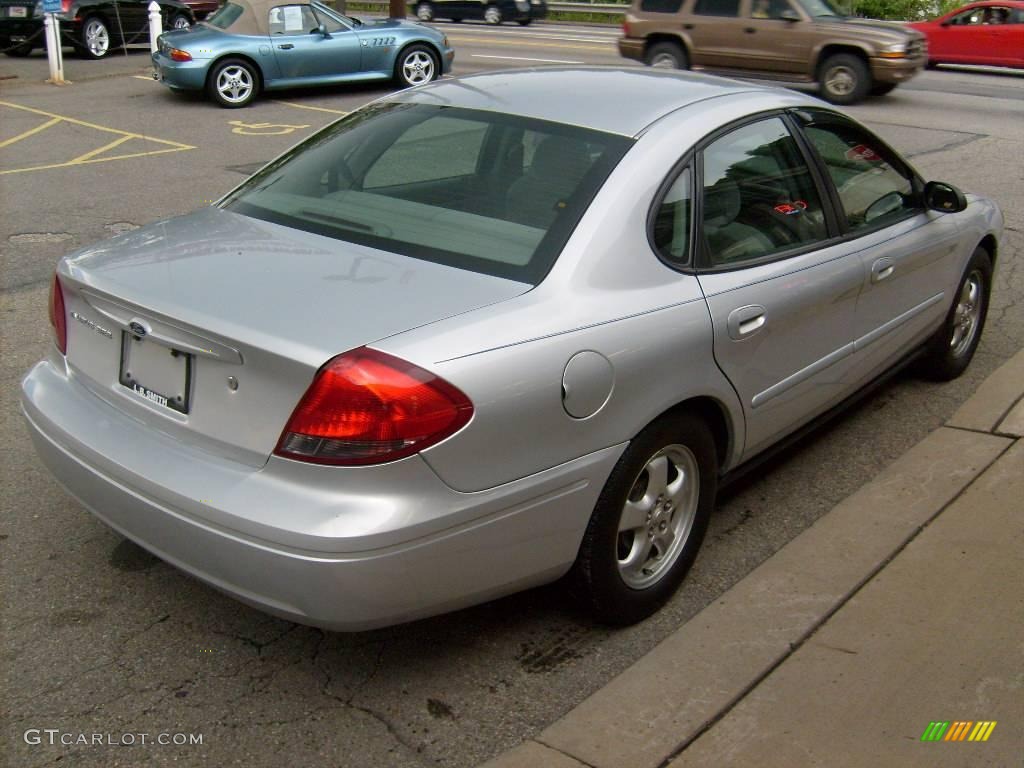 2004 Taurus SES Sedan - Silver Frost Metallic / Medium Graphite photo #4