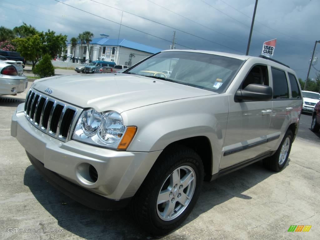 2007 Grand Cherokee Laredo - Light Graystone Pearl / Khaki photo #1