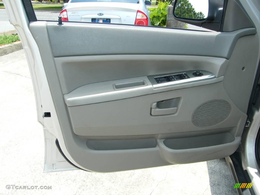 2007 Grand Cherokee Laredo - Light Graystone Pearl / Khaki photo #17