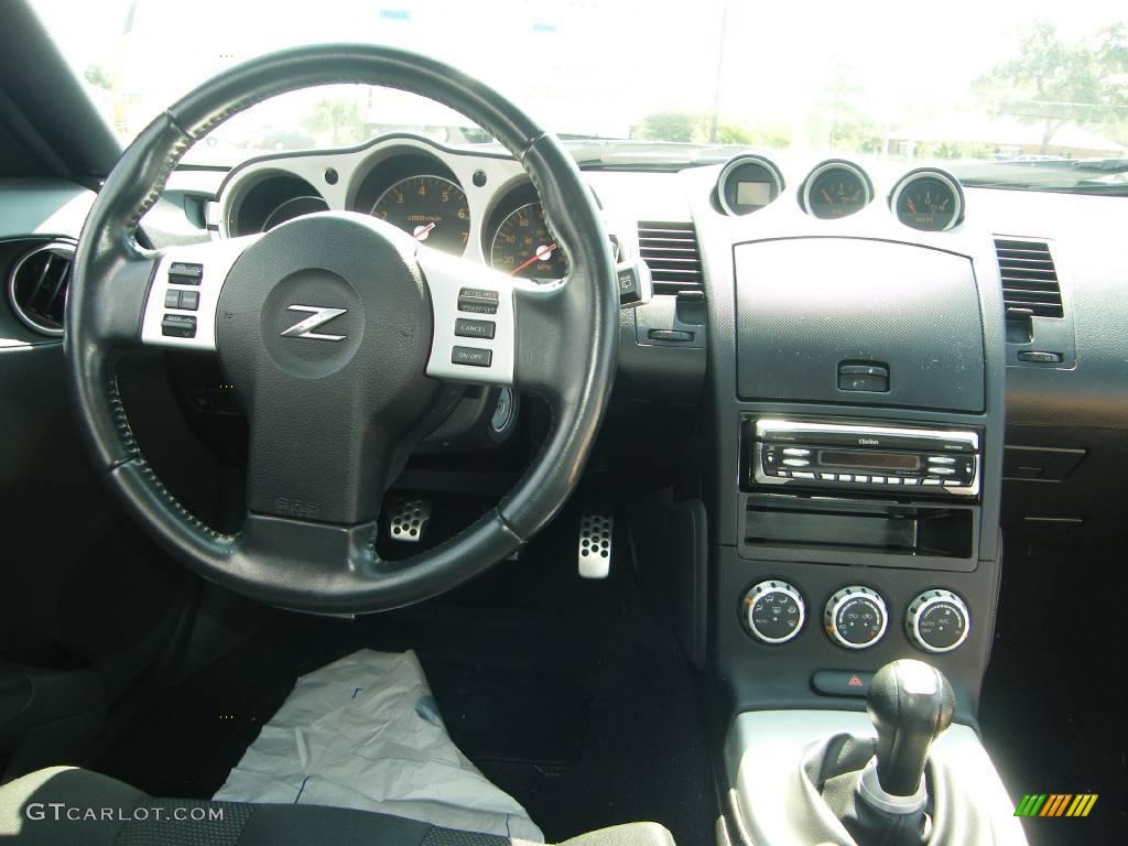2006 350Z Coupe - Magnetic Black Pearl / Carbon Black photo #17