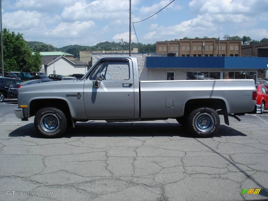 Silver Metallic 1985 Chevrolet C/K C10 Custom Deluxe Regular cab Exterior Photo #16003125