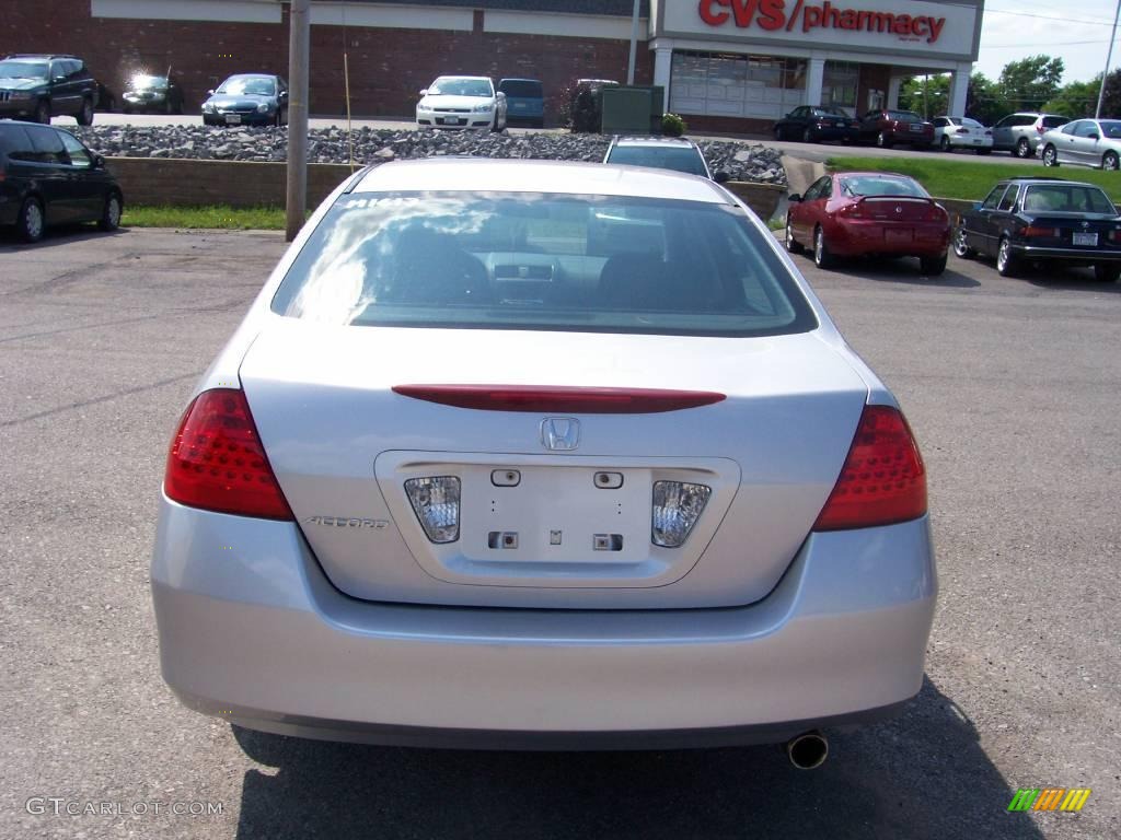 2006 Accord SE Sedan - Alabaster Silver Metallic / Black photo #9