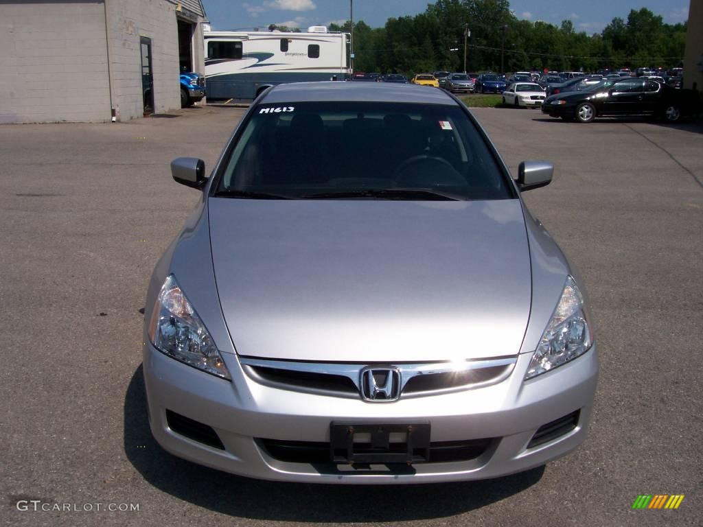 2006 Accord SE Sedan - Alabaster Silver Metallic / Black photo #13