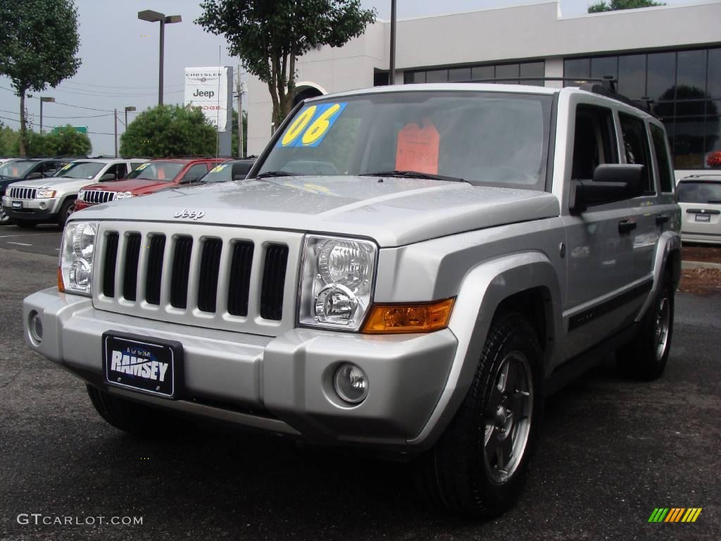 2006 Commander 4x4 - Bright Silver Metallic / Medium Slate Gray photo #1