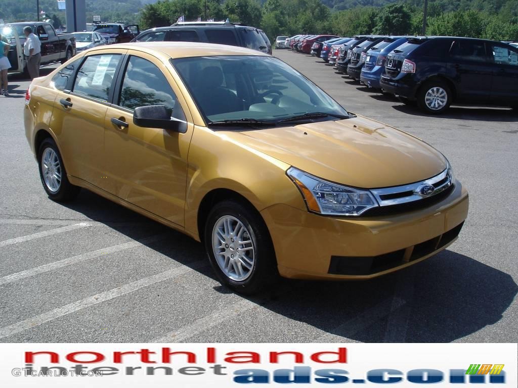 2009 Focus SE Sedan - Amber Gold Metallic / Medium Stone photo #4