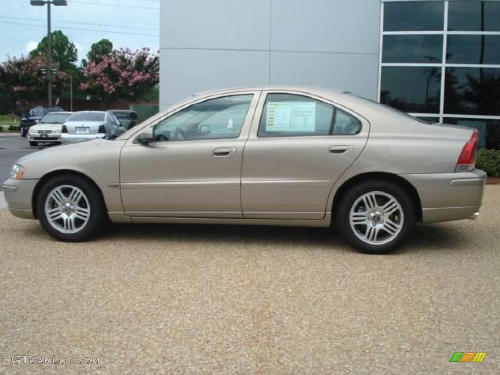 2005 S60 2.5T - Lunar Gold Metallic / Taupe photo #3