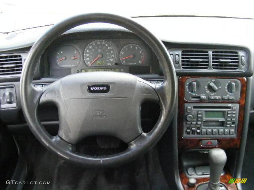 1998 Volvo V70 T5 Controls Photo #16038711