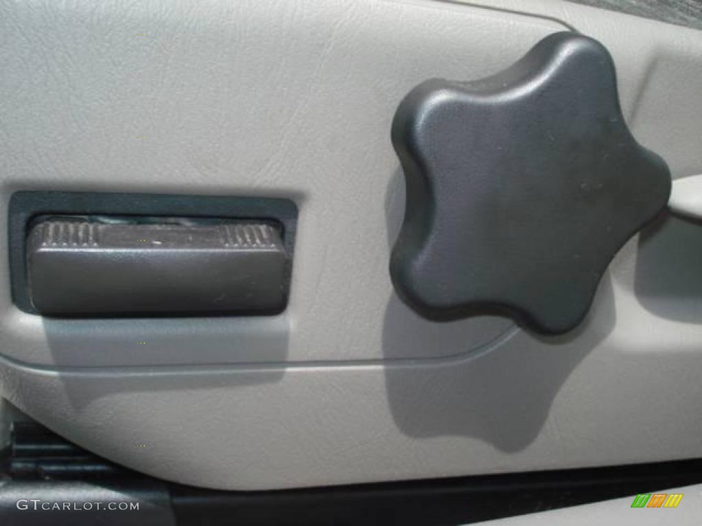 2005 Impala  - Laser Blue Metallic / Medium Gray photo #12