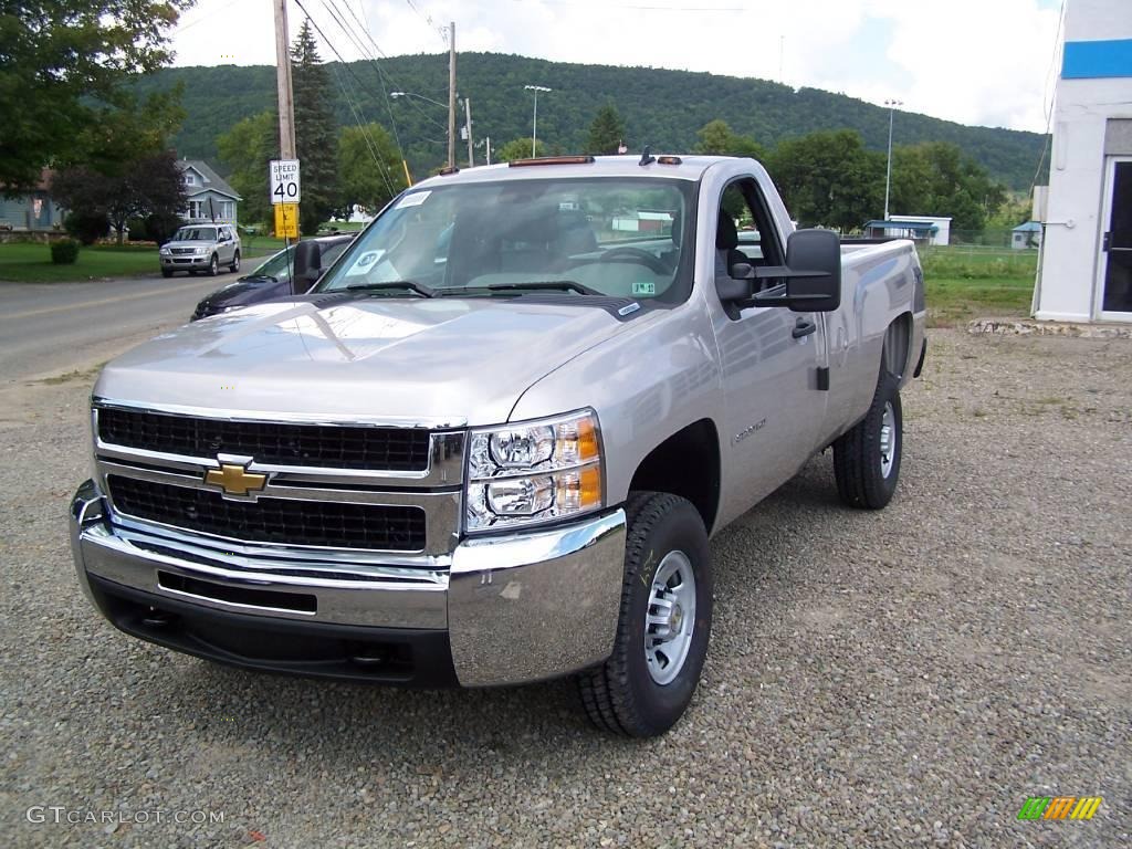 2009 Silverado 3500HD Work Truck Regular Cab 4x4 - Silver Birch Metallic / Dark Titanium photo #2