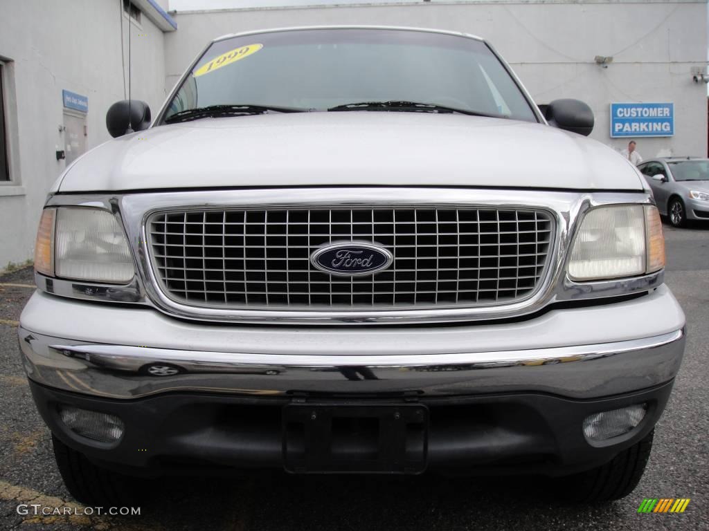 1999 Expedition XLT 4x4 - Oxford White / Medium Graphite photo #2