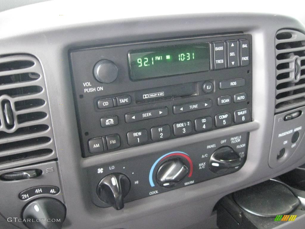2000 Ford F150 XLT Extended Cab 4x4 Controls Photo #16048023