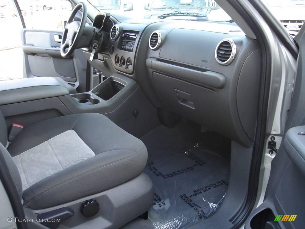 2003 Expedition XLT 4x4 - Silver Birch Metallic / Flint Grey photo #23