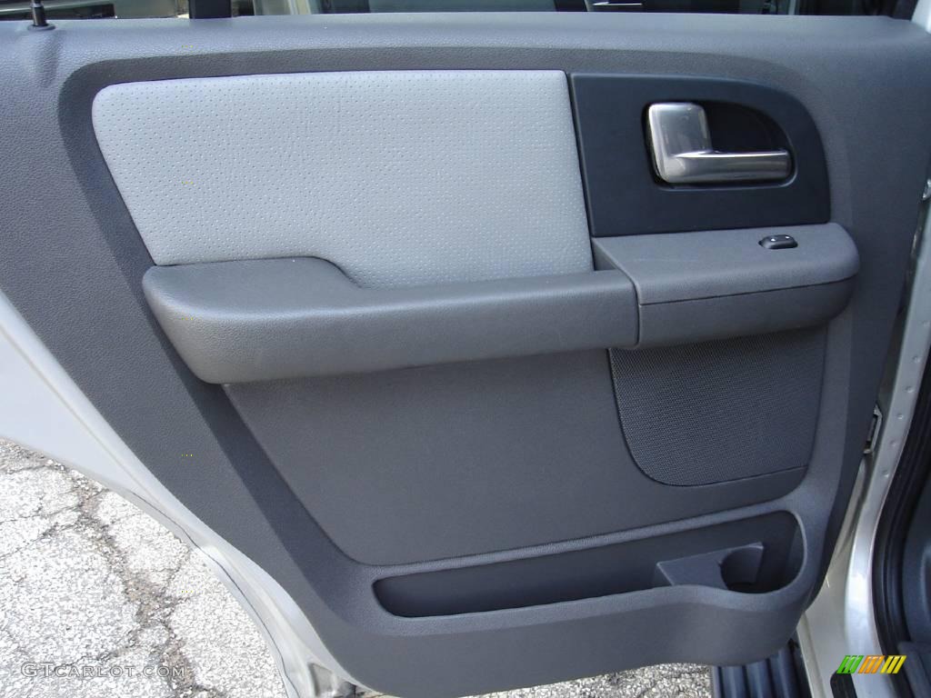 2003 Expedition XLT 4x4 - Silver Birch Metallic / Flint Grey photo #24