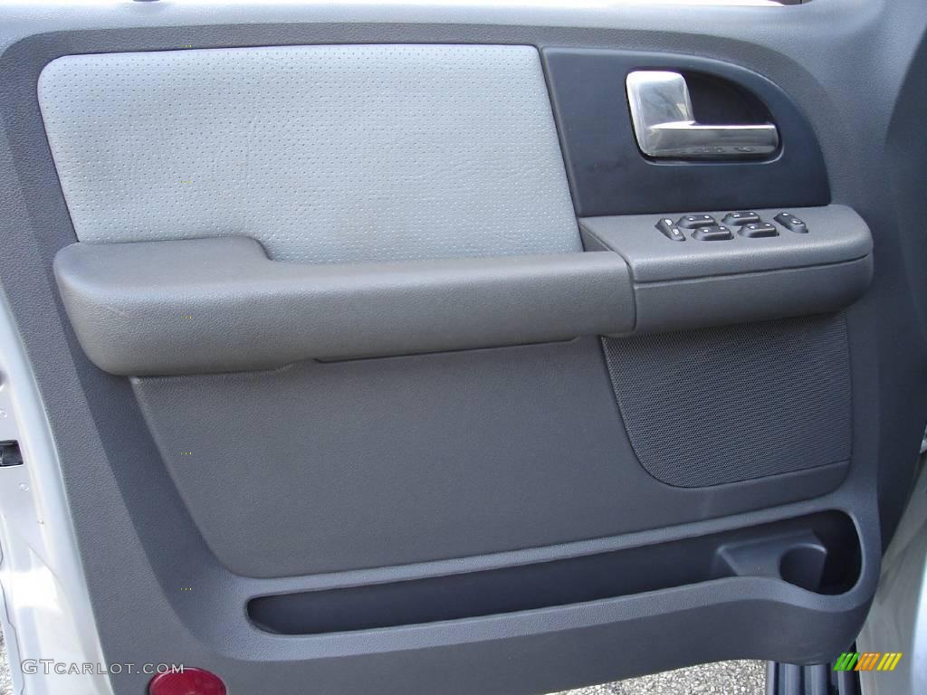 2003 Expedition XLT 4x4 - Silver Birch Metallic / Flint Grey photo #25