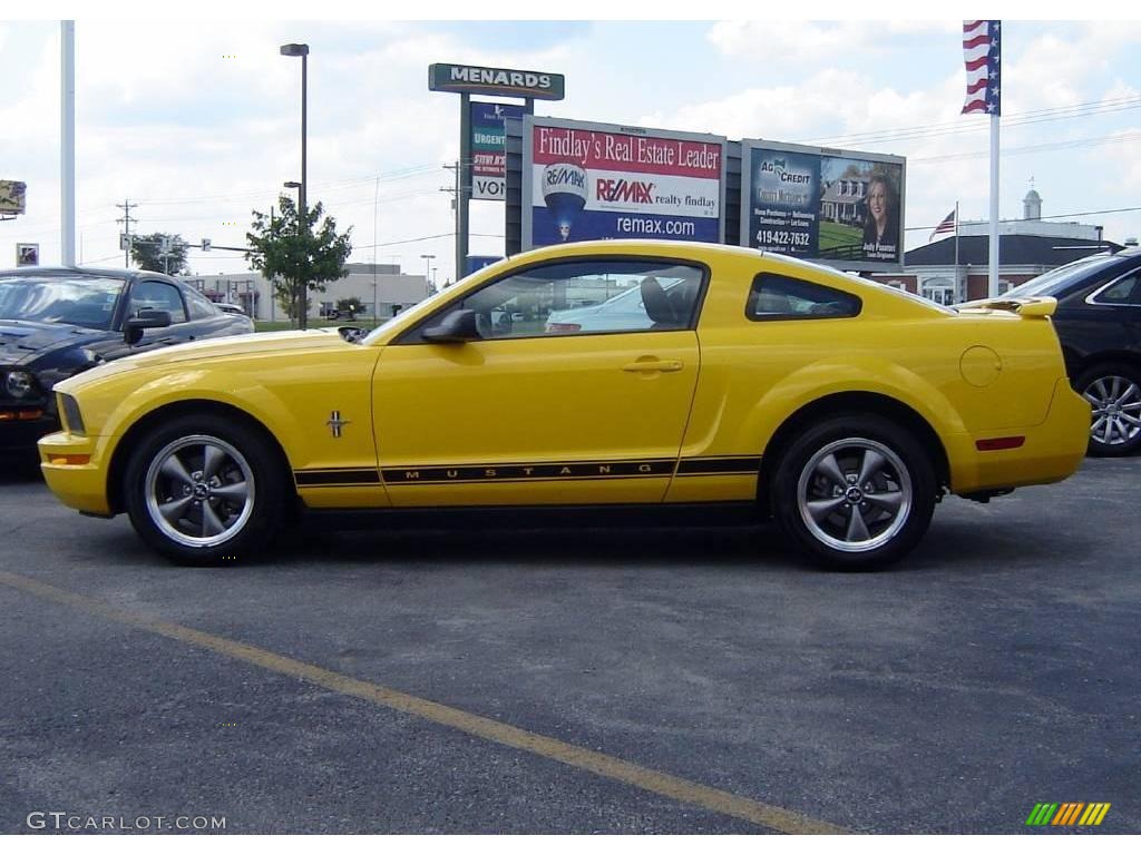 2006 Mustang V6 Premium Coupe - Screaming Yellow / Dark Charcoal photo #2