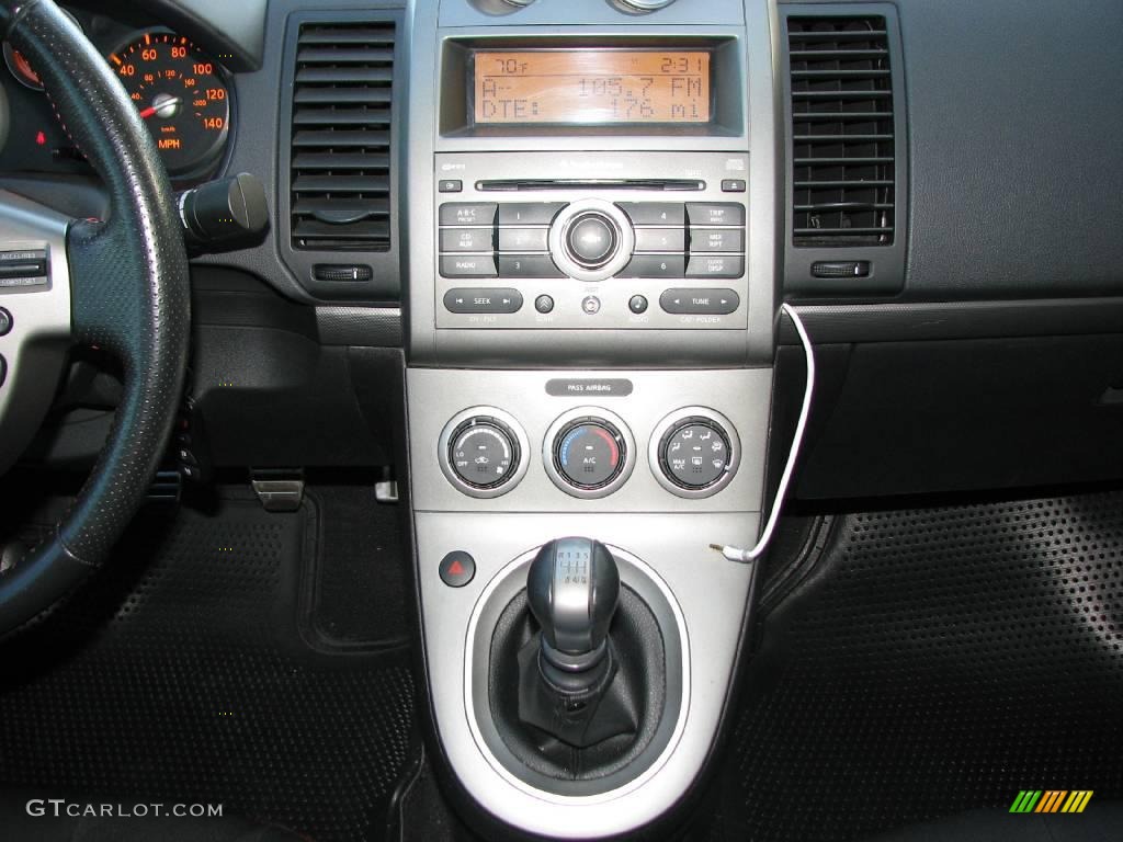 2007 Sentra SE-R Spec V - Fresh Powder White / SE-R Charcoal photo #16