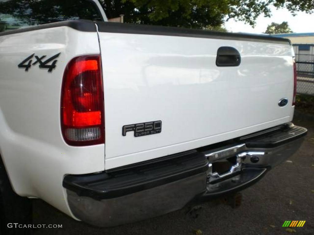 2004 F250 Super Duty XLT SuperCab 4x4 - Oxford White / Medium Flint photo #21