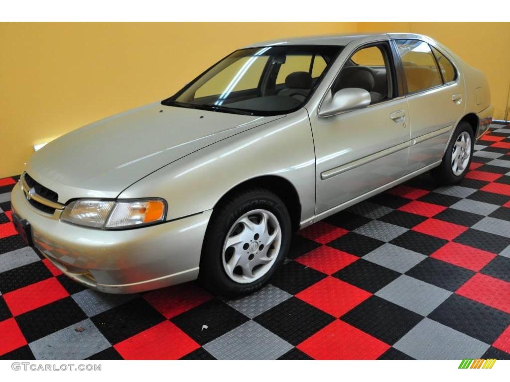 1999 Altima GXE - Champagne Metallic / Blond photo #3