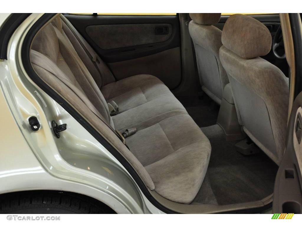 1999 Altima GXE - Champagne Metallic / Blond photo #15