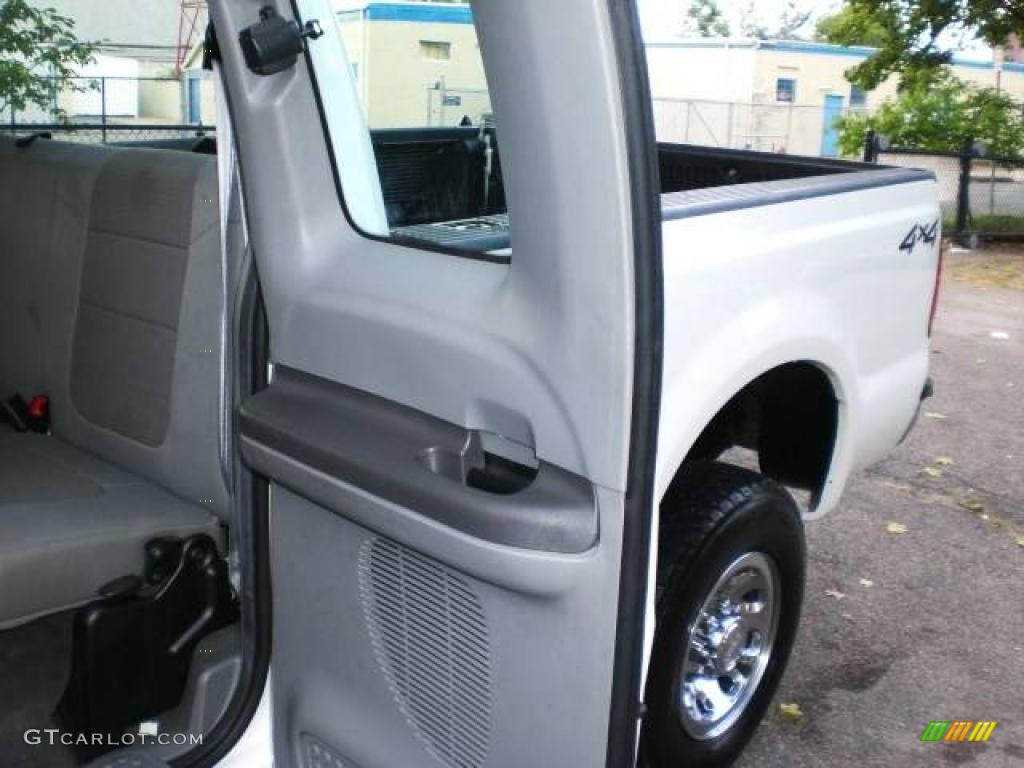 2004 F250 Super Duty XLT SuperCab 4x4 - Oxford White / Medium Flint photo #36