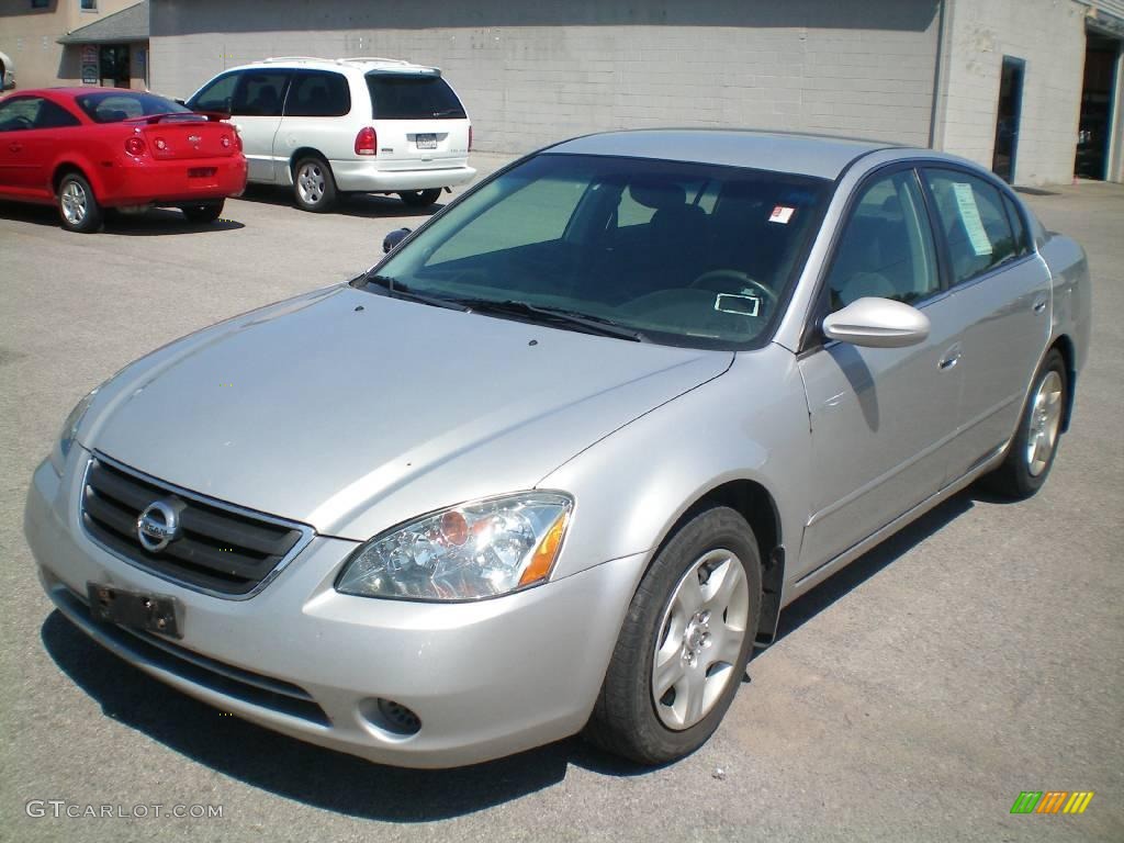 Sheer Silver Metallic Nissan Altima