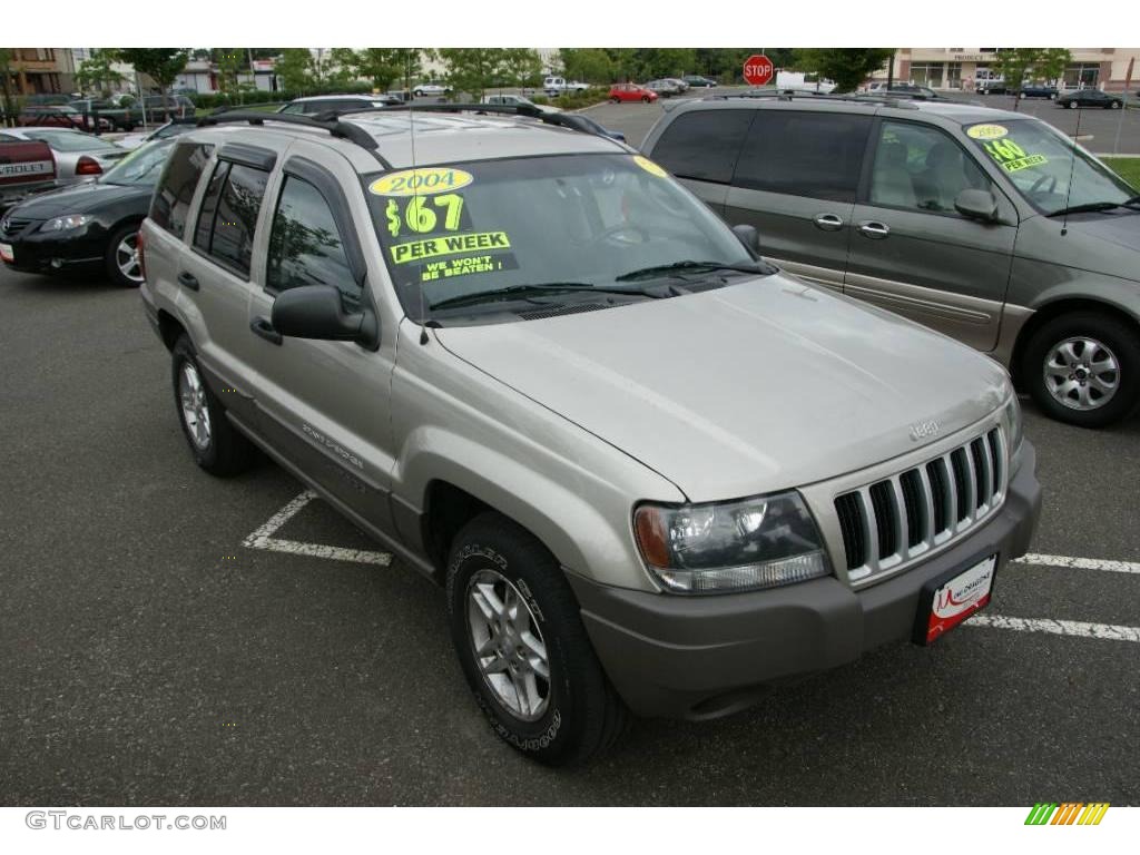 2004 Grand Cherokee Laredo - Light Pewter Metallic / Dark Slate Gray photo #3