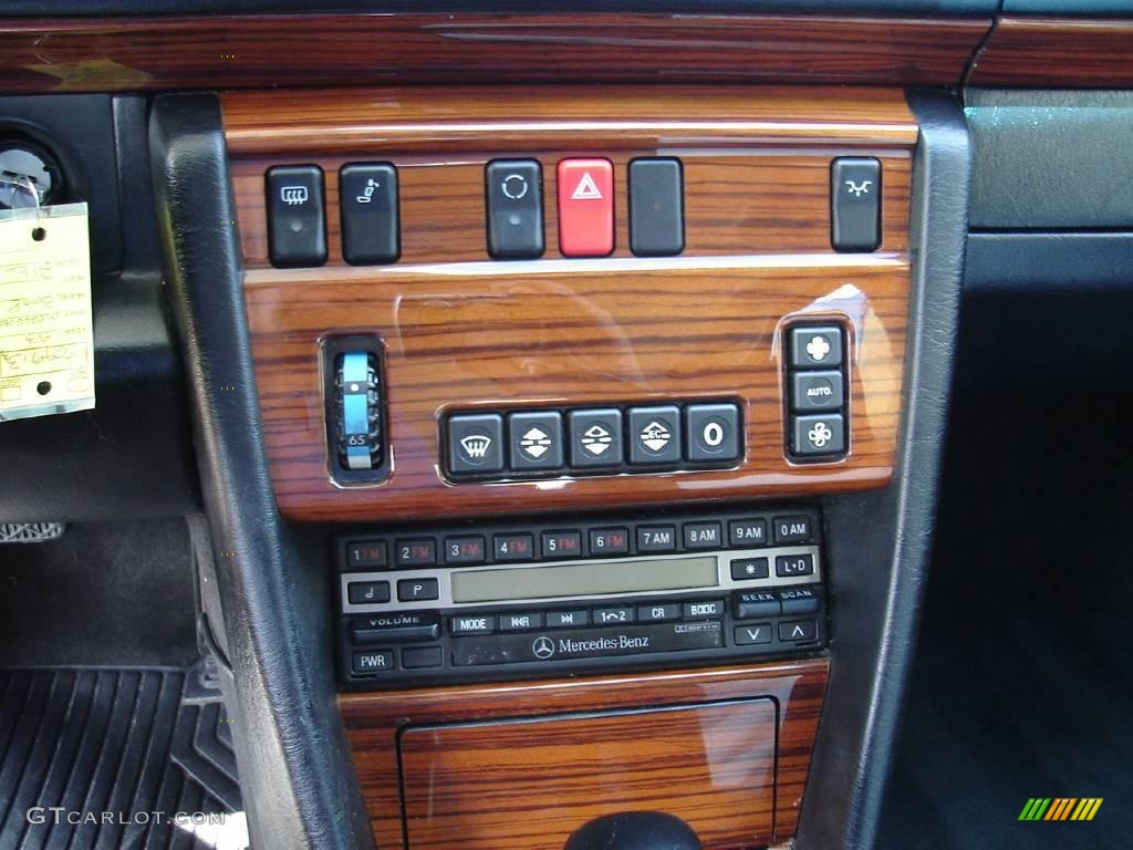 1993 Mercedes-Benz E Class 300 E Sedan Controls Photo #16058069