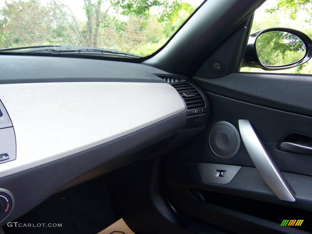 2003 Z4 2.5i Roadster - Black Sapphire Metallic / Black photo #26