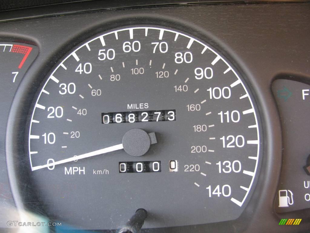 2001 Catera Sedan - Ebony Black / Charcoal photo #15