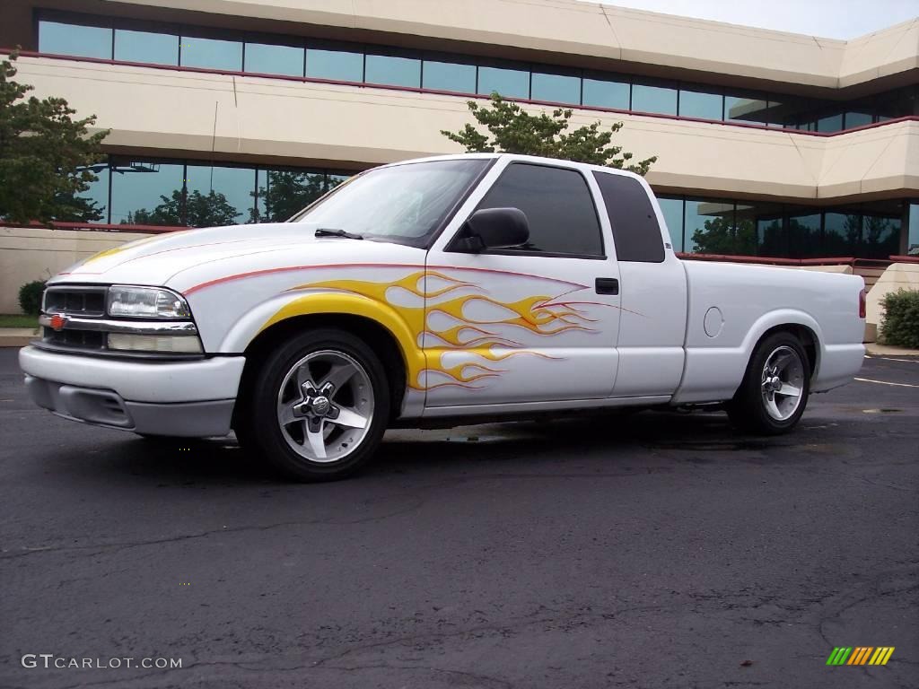 2002 S10 LS Extended Cab - Summit White / Graphite photo #1