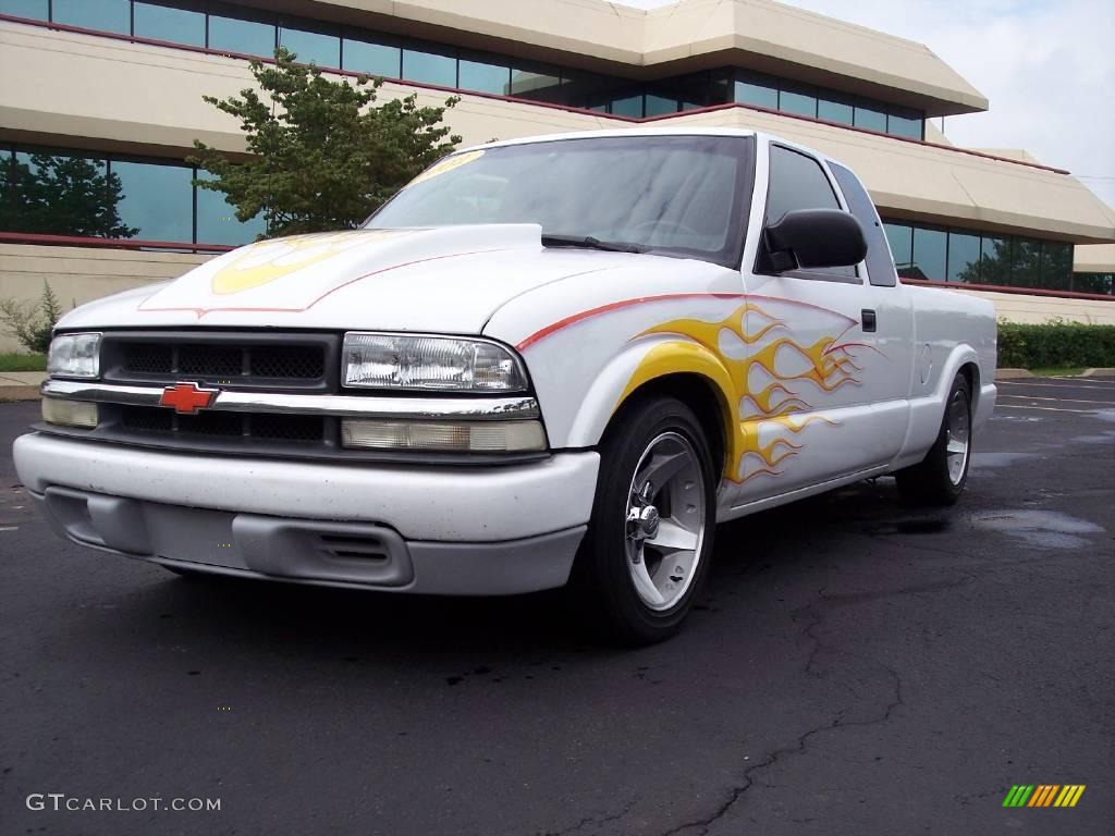 2002 S10 LS Extended Cab - Summit White / Graphite photo #4