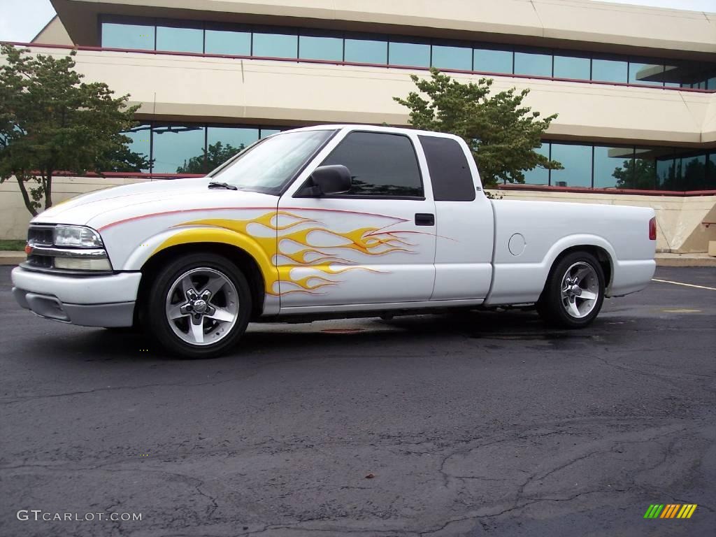 2002 S10 LS Extended Cab - Summit White / Graphite photo #5
