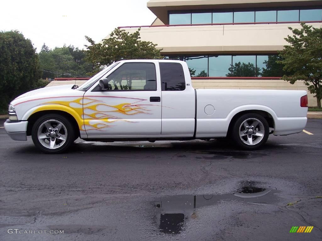 2002 S10 LS Extended Cab - Summit White / Graphite photo #6