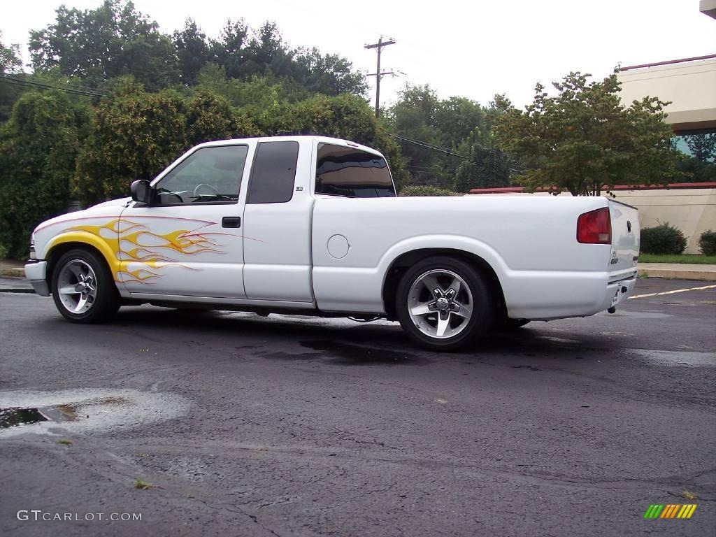 2002 S10 LS Extended Cab - Summit White / Graphite photo #7