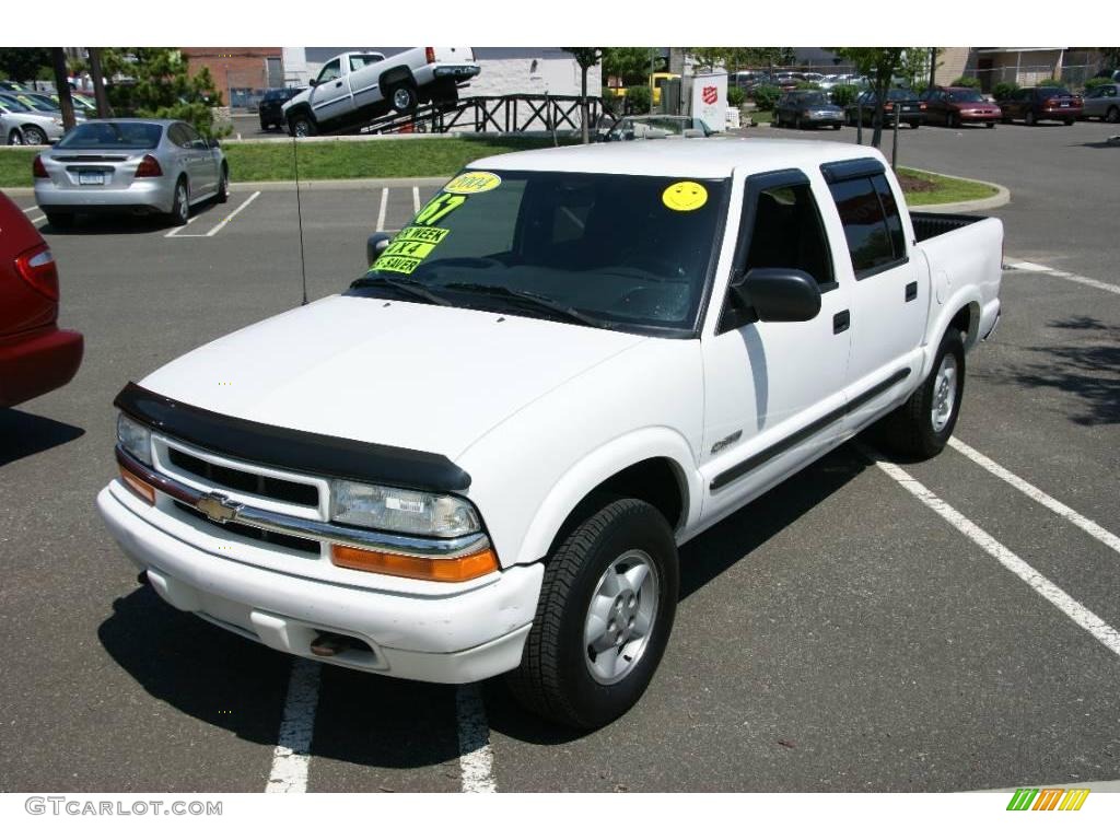 2004 S10 LS Crew Cab 4x4 - Summit White / Graphite photo #1