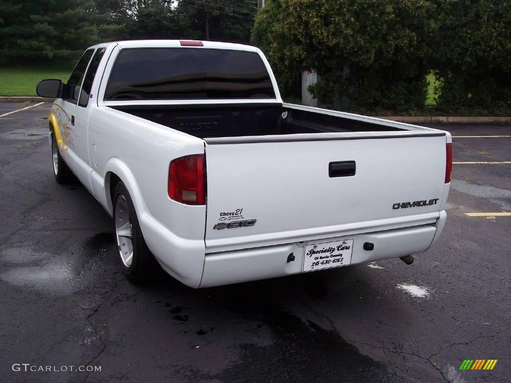 2002 S10 LS Extended Cab - Summit White / Graphite photo #9