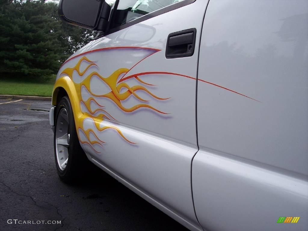 2002 S10 LS Extended Cab - Summit White / Graphite photo #12