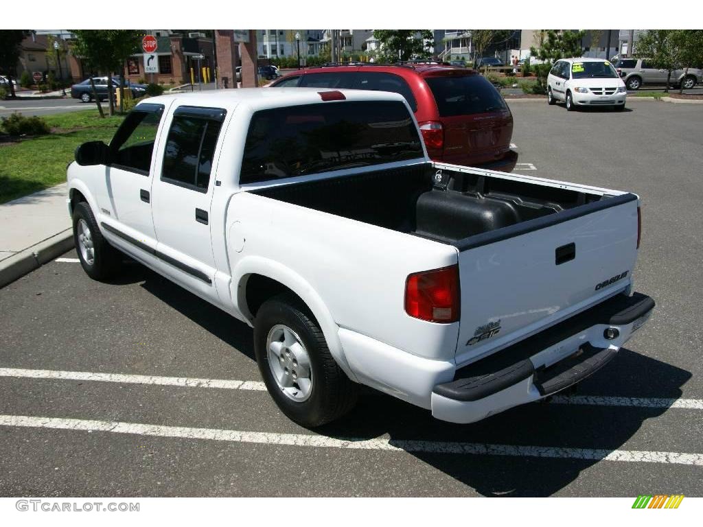 2004 S10 LS Crew Cab 4x4 - Summit White / Graphite photo #6