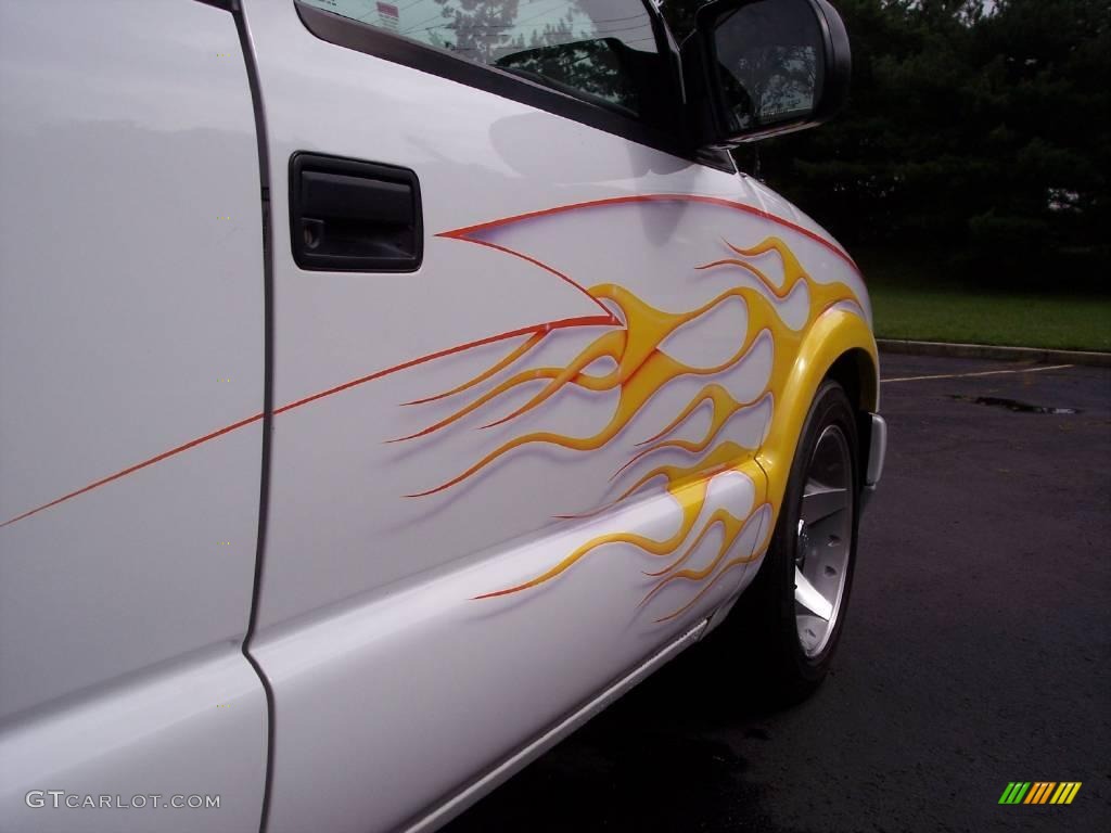 2002 S10 LS Extended Cab - Summit White / Graphite photo #17