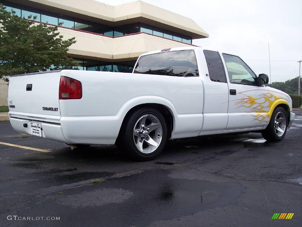 2002 S10 LS Extended Cab - Summit White / Graphite photo #24