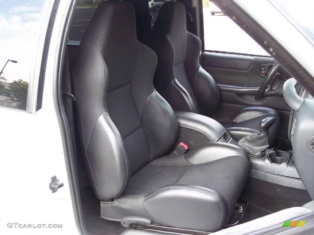 2002 S10 LS Extended Cab - Summit White / Graphite photo #42