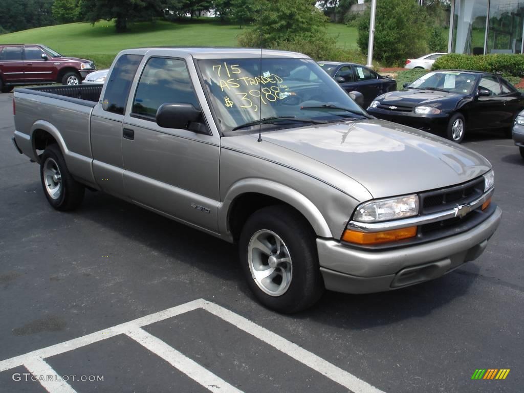 2000 S10 LS Extended Cab - Light Pewter Metallic / Graphite photo #15