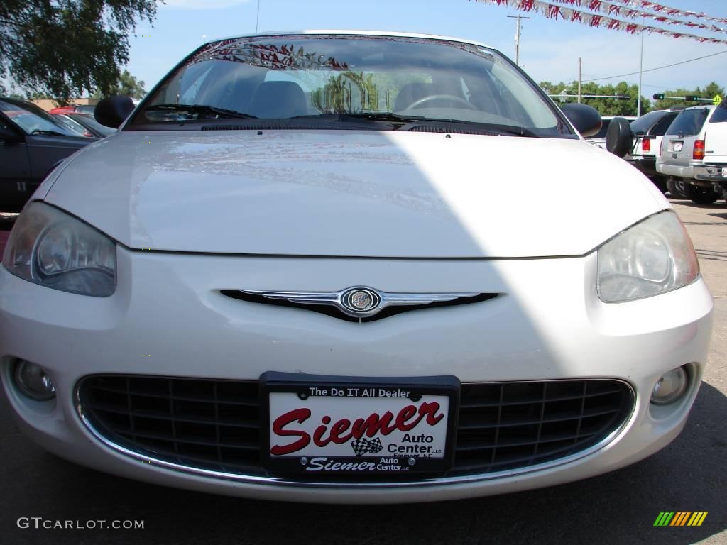 2002 Sebring LXi Sedan - Stone White / Sandstone photo #36