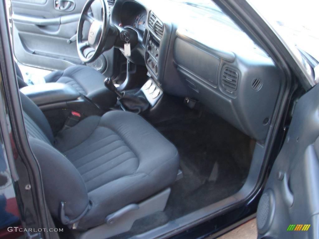 2003 S10 Regular Cab - Black Onyx / Graphite photo #10