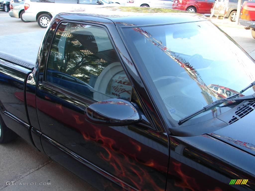 2003 S10 Regular Cab - Black Onyx / Graphite photo #15