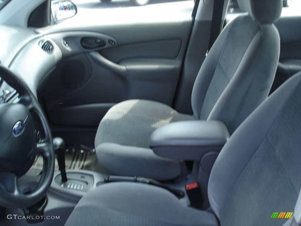 2003 Focus SE Sedan - Liquid Grey Metallic / Medium Graphite photo #8